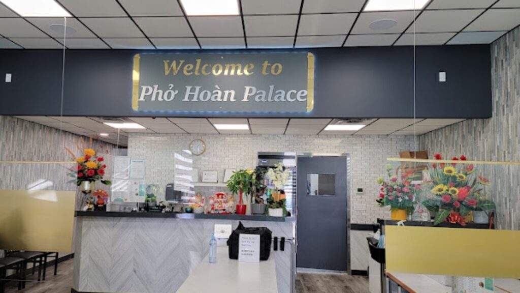 Pho Hoan Palace's decor that reflects the colorful and lively spirit of Vietnam